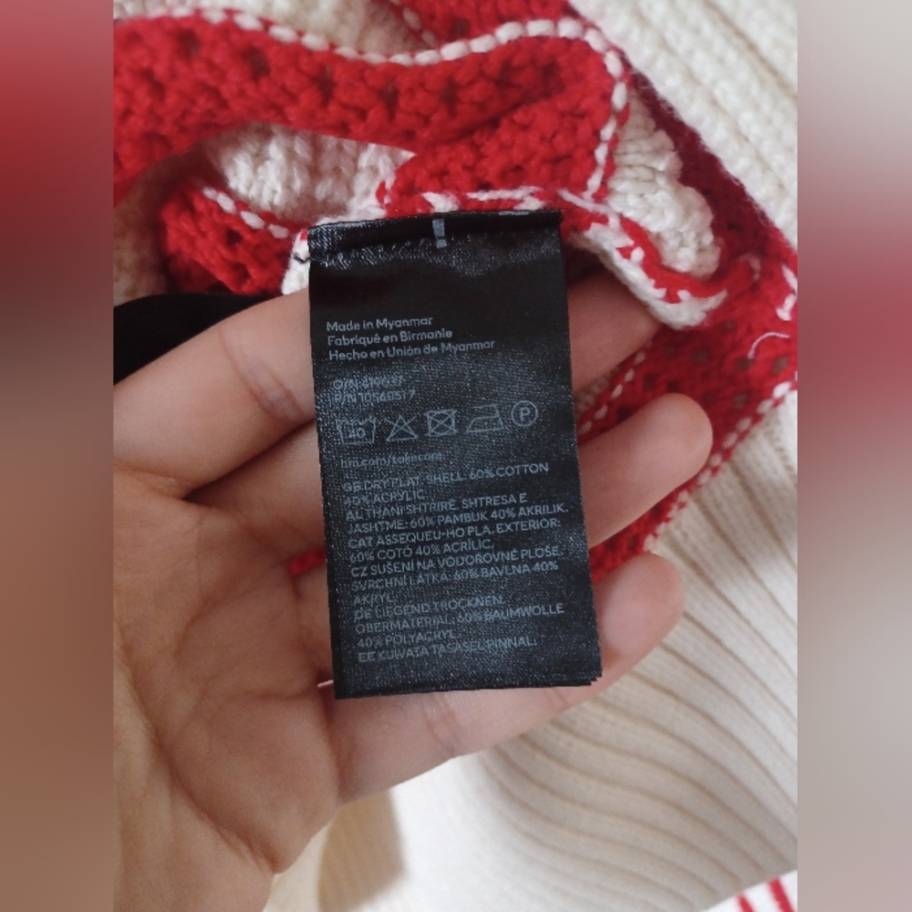 🆕️NWT H&M Hole-knit Sweater in 'Red/striped', Size Medium - Picture 15 of 16